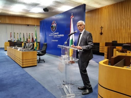 Atuação do magistrado trabalhista deve ser vigilante, destaca juiz francês em conferência no TST