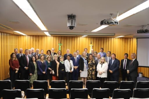 2ª Reunião do Coleprecor é encerrada com homenagem à ministra Kátia Arruda