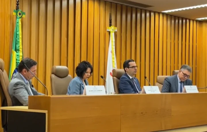Durante reunião do Coleprecor, ministro Alberto Balazeiro incentiva ampliação do Programa de Aprendizagem nos TRTs