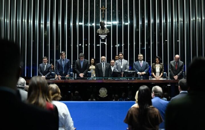 Presidente do Coleprecor integra mesa de honra em sessão solene no Senado pelos 80 anos do TST